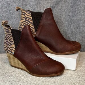 Toms Avery Wedge Booties